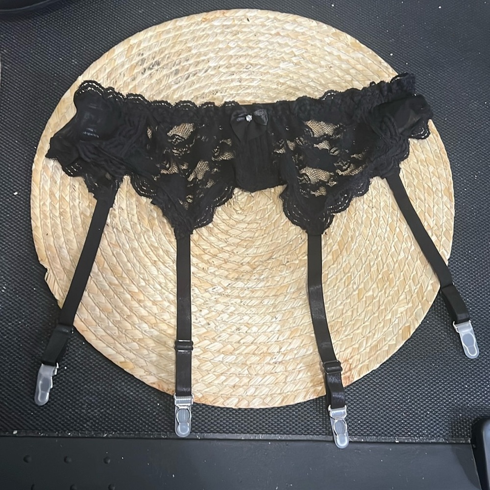 Exposed Lace Garters Suspender size OS